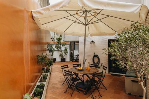 Douro Riverfront 2BR with Private Terrace & Garage