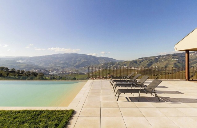 Douro Valley Luxury Home w vineyard Infinity Pool