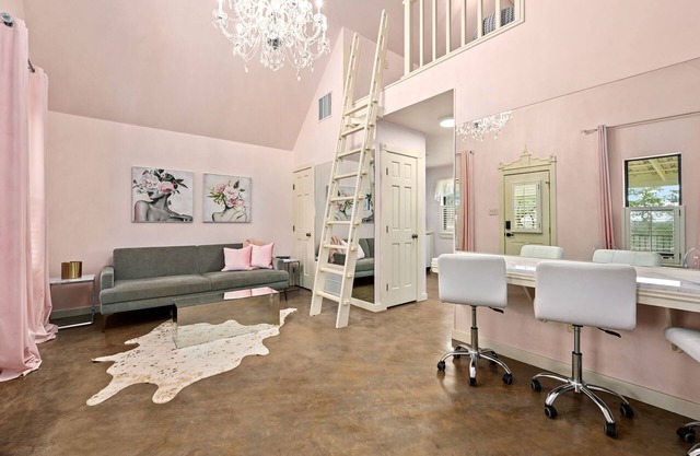 'Dove Cottage'- Hill Country Views at Allegro