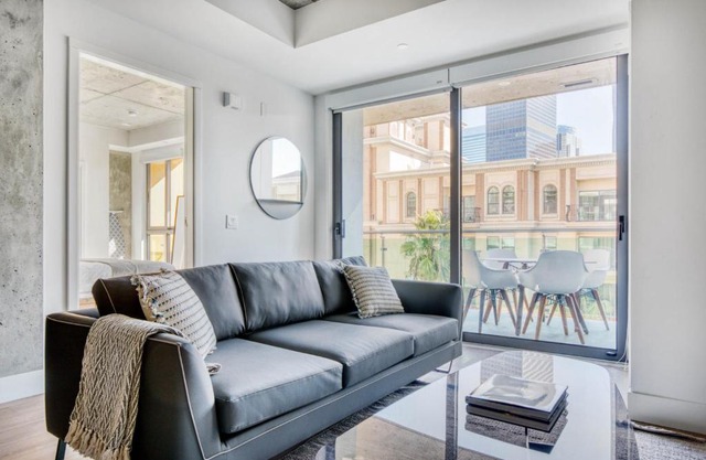 Downtown 1BR w Pool Gym WD nr Staples Center LAX-556