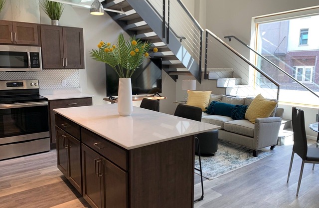 Downtown 2 BR 2 Bath Apartment at R7 Lofts