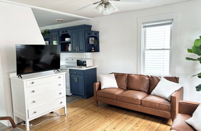 Downtown, 3 Blocks to Ocean!