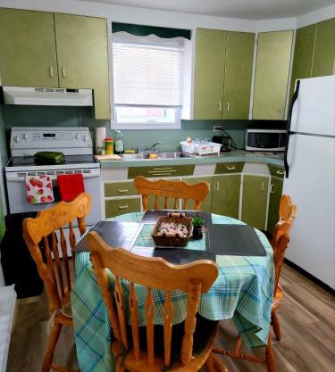 Downtown apartment next to highway netflix+wifi