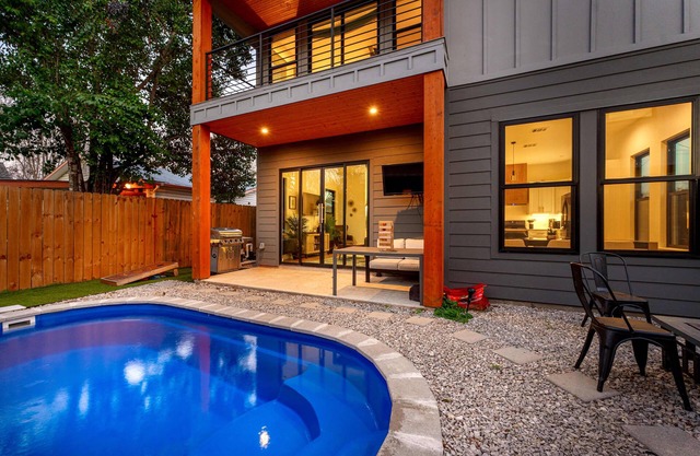 Downtown ATX - Dual-Home Retreat with 2 Pools