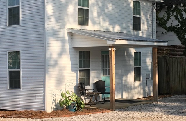 Downtown Carrollton - Backyard Bungalow