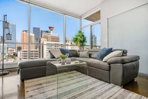 Downtown Chic Retreat | Elegant + Free Parking