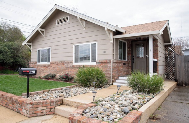 Downtown Dream House 3-bedroom house with AMENITIES!