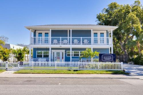 Downtown Dunedin Tiny Home w/Pool