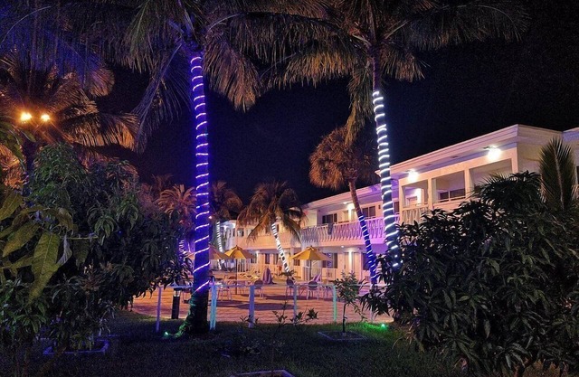 Downtown Hollywood Gardens Inn & Suites