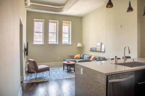 Downtown Modern 2BR Loft