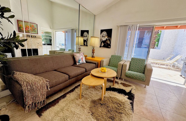 Downtown Mountain View Condo with Private Patio and Vaulted Ceilings