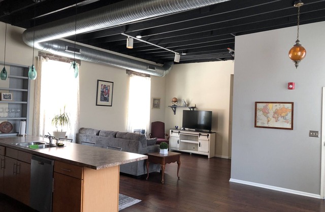Downtown New Castle Indiana Condo Available for short-term and long-term stays.