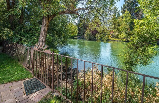 DOWNTOWN RIVERFRONT HOME WITH RIVER ACCESS, BEST LOCATION, 2 PRIMARY BDRMS