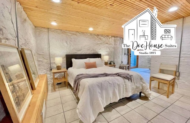 Downtown Studio! Mins to Local Shops, Restaurants & Brewries!