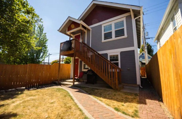 DOWNTOWN TACOMA HOUSE OF GRAY #4