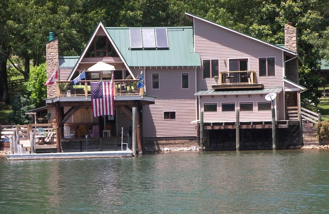 Dream Come True. Book now for Thanksgiving! Fenced Yard for your dogs!