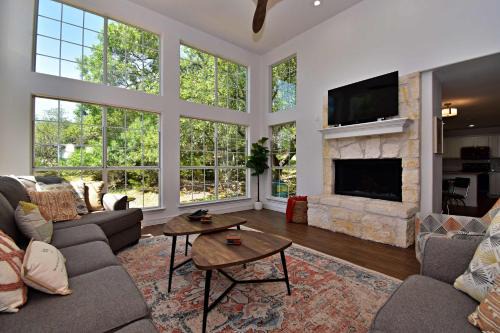 Dreamy Dripping Springs - Near Parks Hiking & More