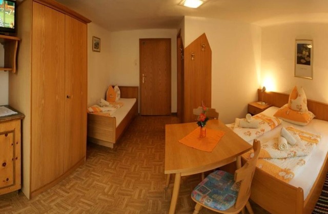 Dreibettzimmer, Dusche, WC, Balkon - Gasthof-pension Innerfraganter Wirt