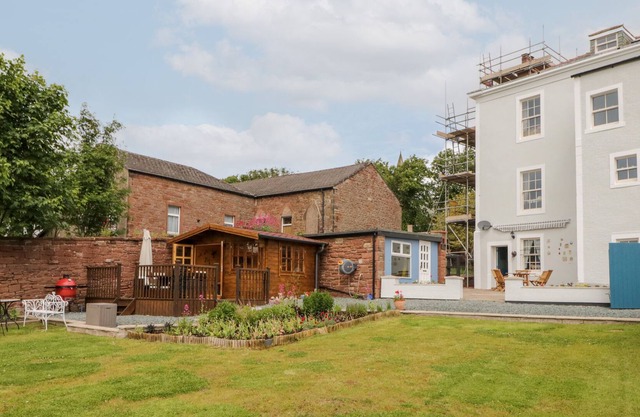 DRESDEN HOUSE, pet friendly, character holiday cottage in Aspatria