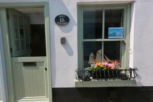 Drift Cottage - Fisherman's Cottage Brixham harbour