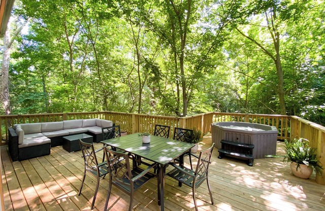 Driftwood Cottage - Hot Tub, Theater, Nespresso Bar, Firepit