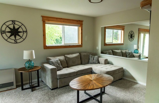 Driftwood Dreams- 3 BR in the heart of Homer