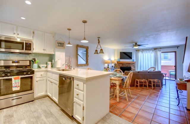 DRIFTWOOD VILLA: Gorgeous Remodel . Across the Street from the Beach!