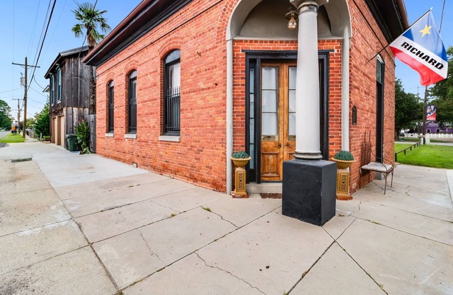 DT Scott-TWO Historic Units: Old Bank + Studio