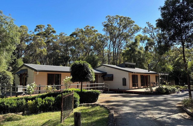 Duck Tree Lodge - Bush Retreat, Macedon Ranges