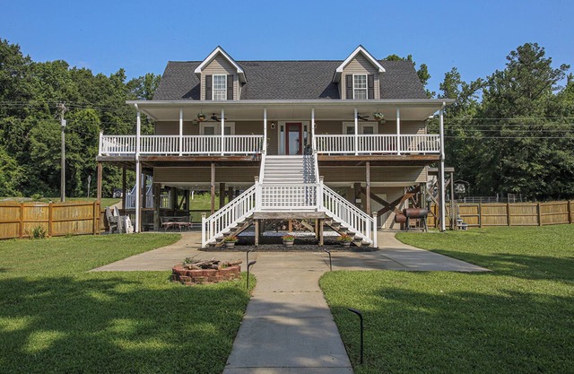 DuckedAway.Dreamy Lakefront Escape on Dutchman Creek!