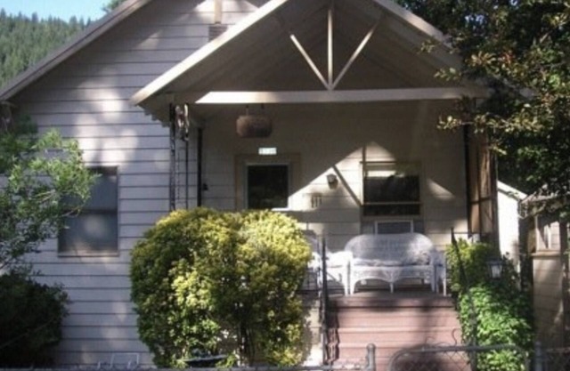 Dunsmuir Tin Roof Cottage