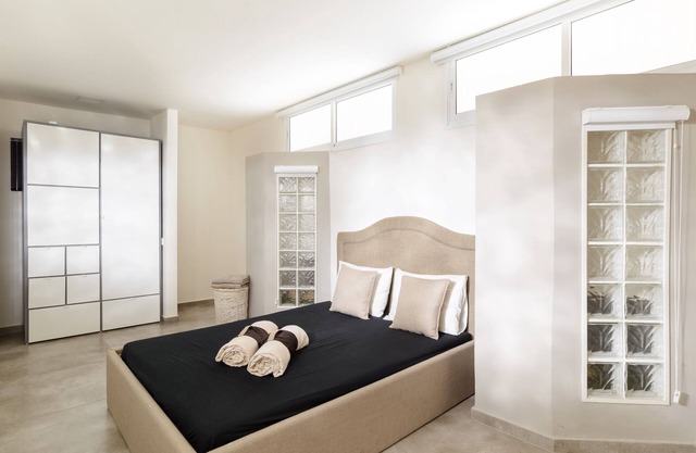 Duplex Lively Neighborhood by FeelHome