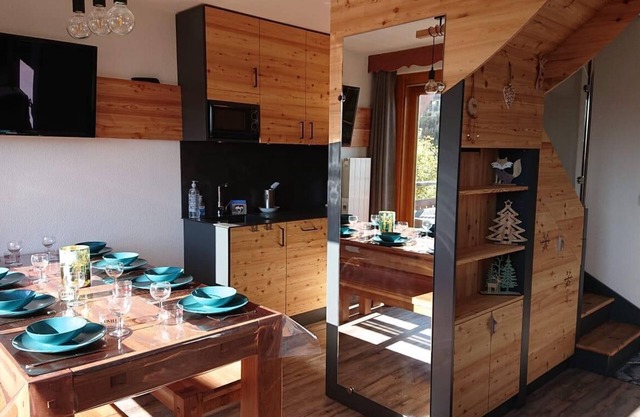 Duplex T5 3* 8/10 pers at 1800m at the foot of the slopes.