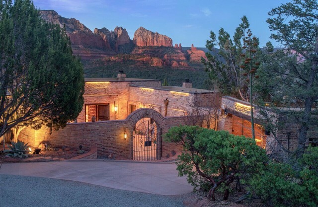 Eagle Dancer - Casa Amor