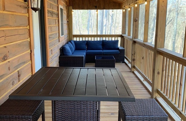 Eagle's Landing - 1-bedroom cabin plus sleeping loft minutes from Patoka Lake