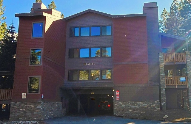 Eagle Summit Collection