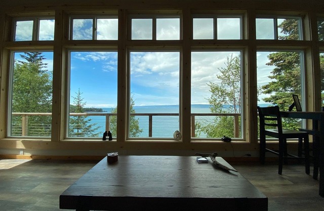 Eagles Nest Cabin in Remote Halibut Cove, Alaska