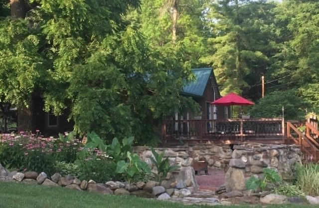 Eagles Rise Cabin on Sugar Creek with hot tub