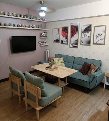 East Raya Gardens Near BGC LIBIS 2Bedroom with Veranda Netflix Internet Pool