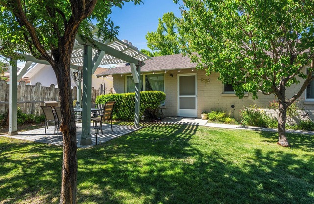 Eastern Sierra Guesthouse. Centrally located for all your adventures.