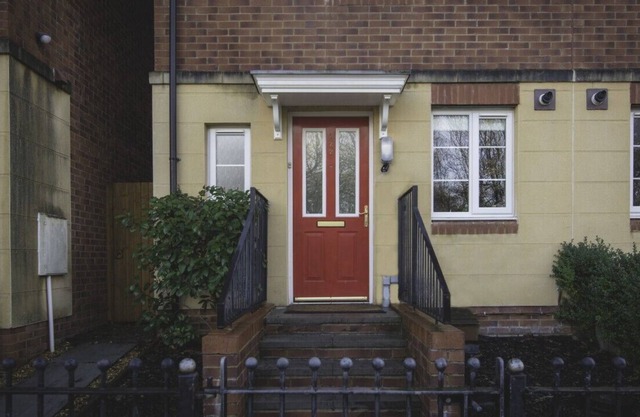 Easy access 4 bedroom house sleeps 10