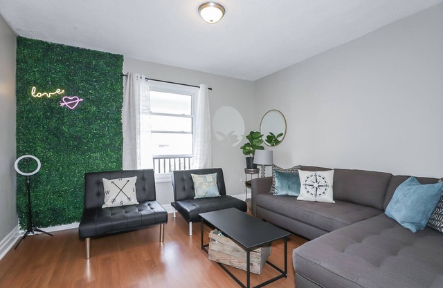 Easy Walk to Clifton Hill Falls & Attractions!