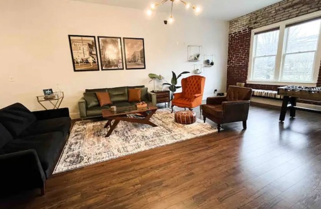 Eclectic 2 Bedroom Loft in Historic Spencer
