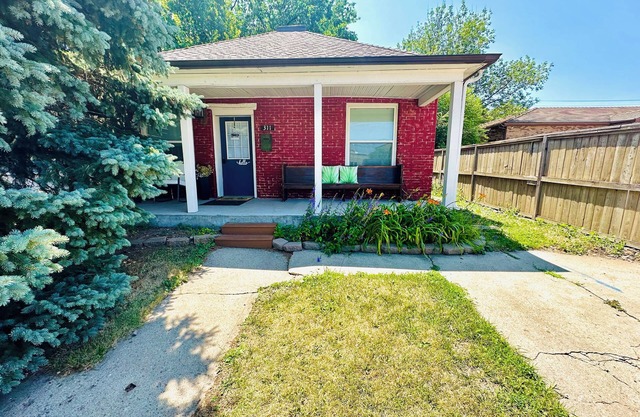 Eclectic Bungalow in the Heart of the City