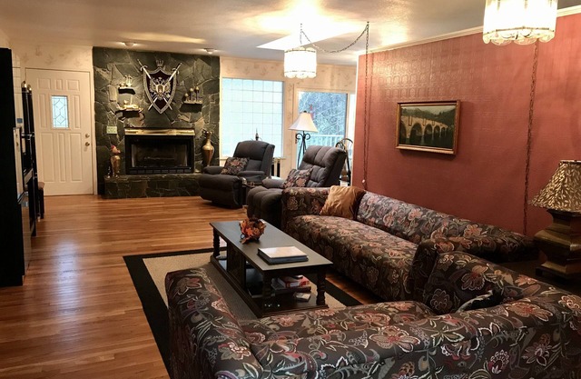 Eco-Cove Wildlife Sanctuary - an Elegant, Two Bedroom Mountain Vacation Home