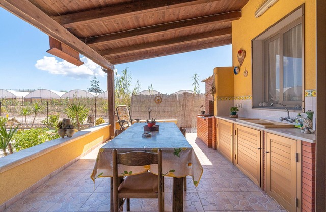 'Eco Del Mare' with veranda just steps from the sea