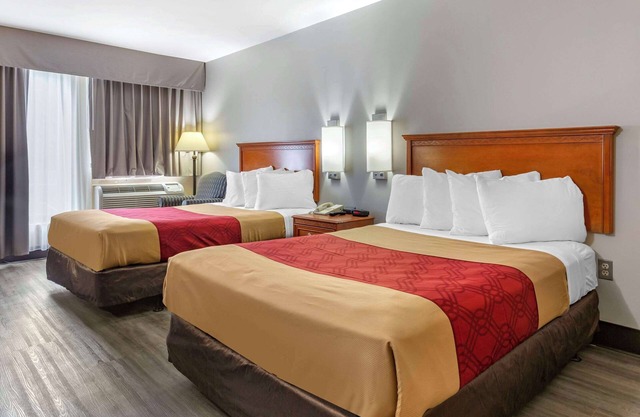 Econo Lodge & Suites Southern Pines - Pinehurst