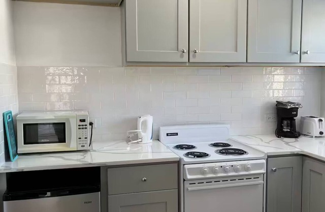 ED 10 Pool, Queen bed, Hamilton