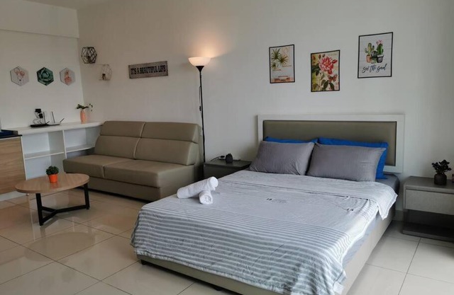 Eko Studio@EVO SOHO BANGI with NETFLIX & WIFI