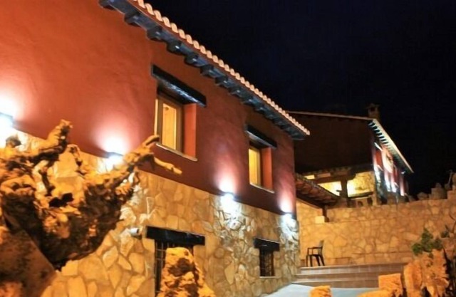 El Escalerón II House | Accommodation The Toba. Patio, barbecue and fireplace